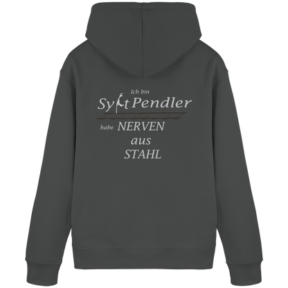 Der Sylt-Pendler ~ Basic Hoodie (Motiv hinten)