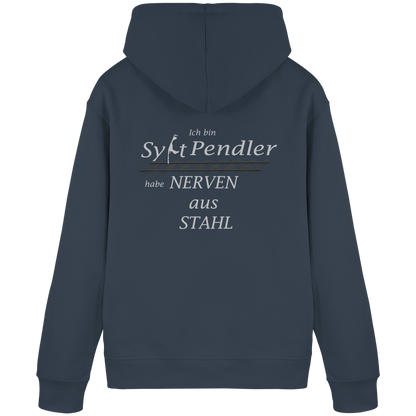 Der Sylt-Pendler ~ Basic Hoodie (Motiv hinten)