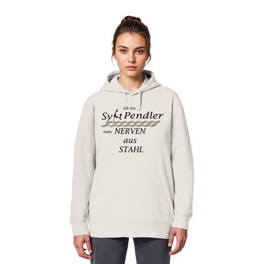 Der Sylt-Pendler ~ Basic Hoodie (Motiv vorne)