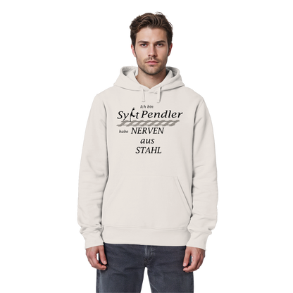 Der Sylt-Pendler ~ Basic Hoodie (Motiv vorne)